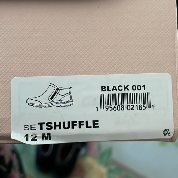 Water Resistant Black Comfort Boots, by Easy Spirit, Size 12m - Picture 9 of 11